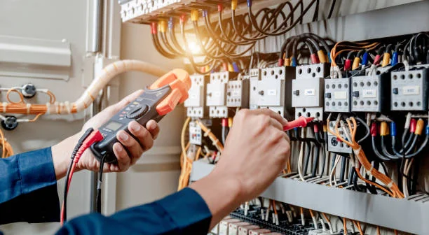 Éclairage LED étanche pour ateliers et industrie